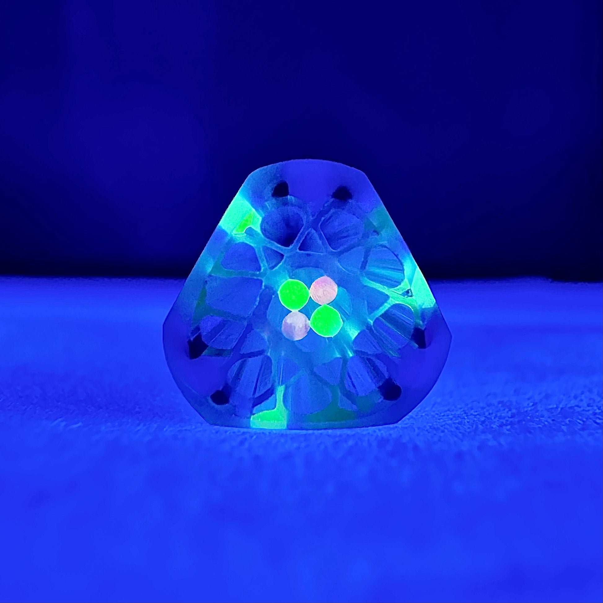 TELE-MAGENTA UV || TRIGON-FACET || #M0120 || SQUID GAMES 1 of 3