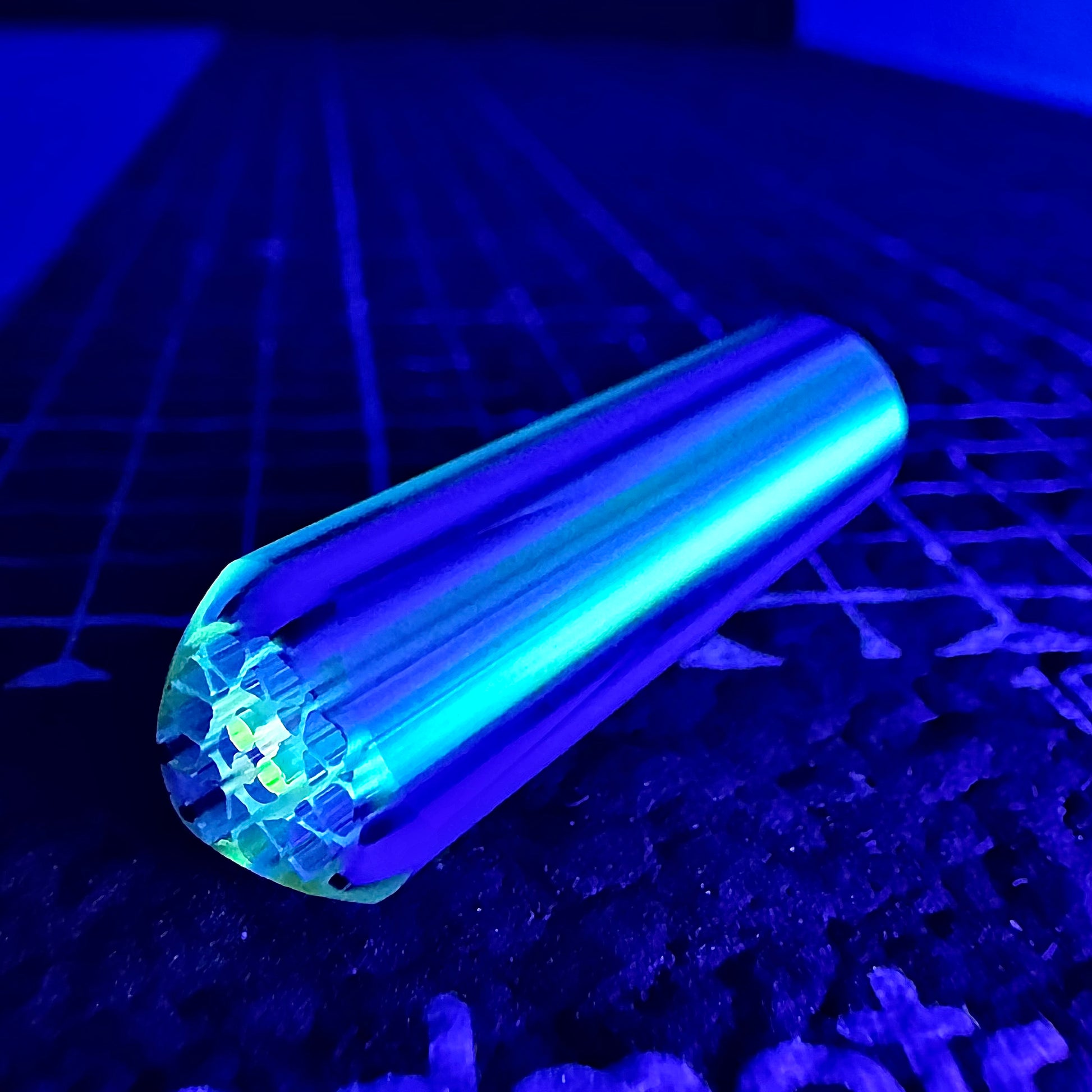 TELE-MAGENTA UV || TRIGON-FACET || #M0120 || SQUID GAMES 1 of 3