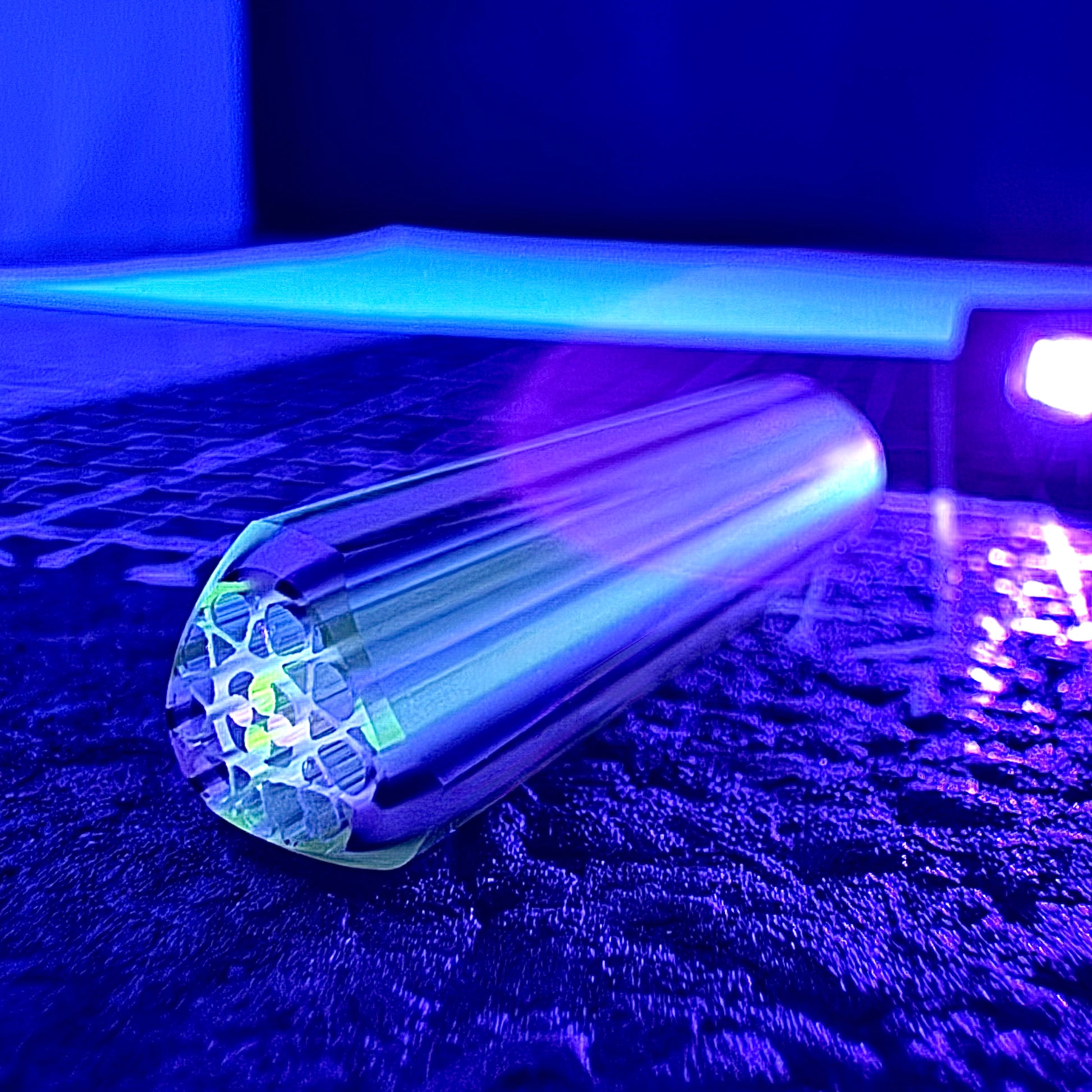 TELE-MAGENTA UV || TRIGON-FACET || #M0120 || SQUID GAMES 1 of 3