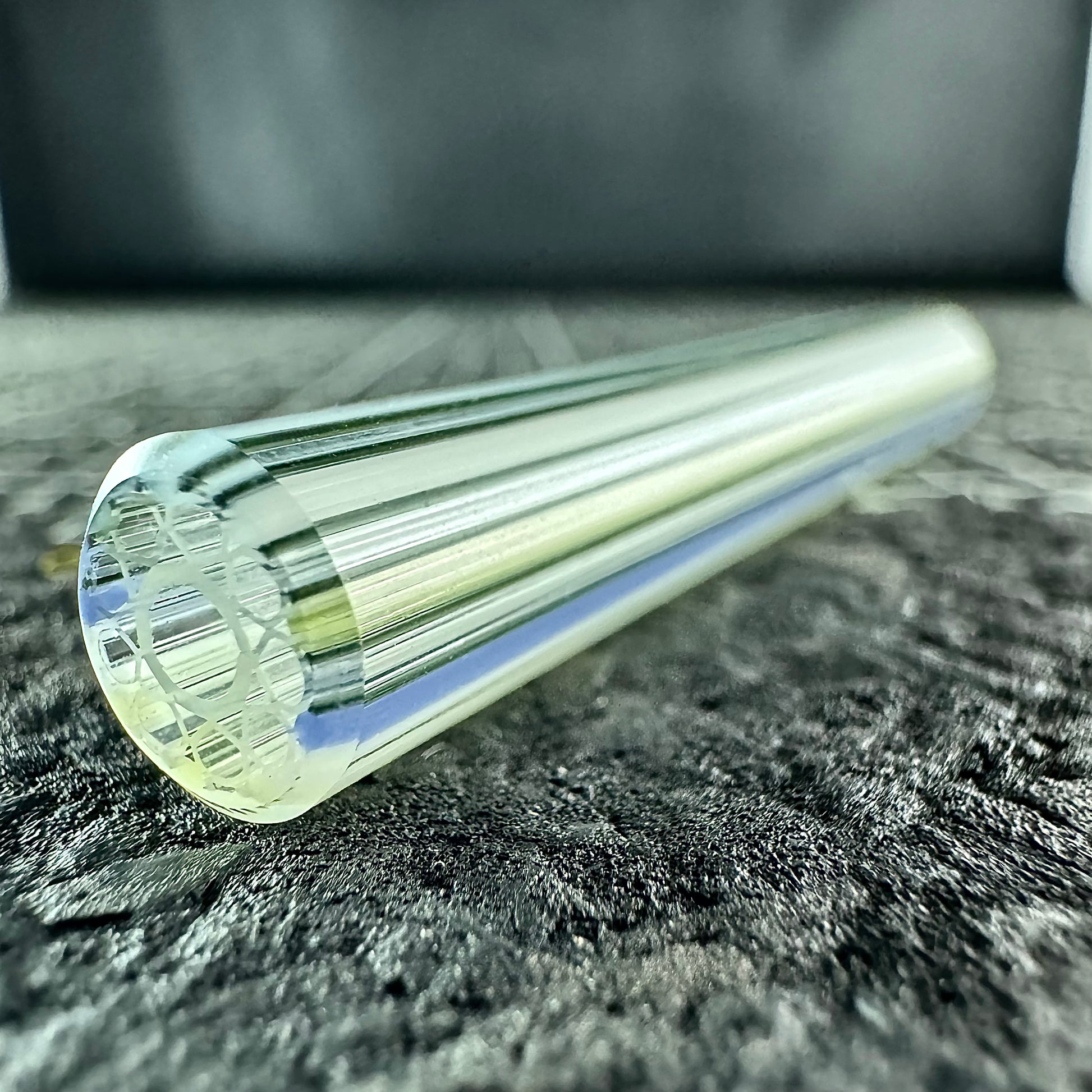 CFL IVORY UV || TRIQUALATERAL || XL || #M0136